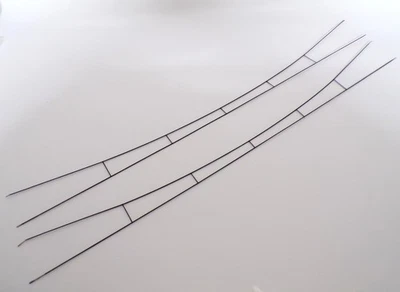 MÄRKLIN SCALA 1 CATENARIE 2pz IN METALLO NERE LUNGHEZZA mm 670 / 26-3/8"art 5635 - Immagine 1 di 2