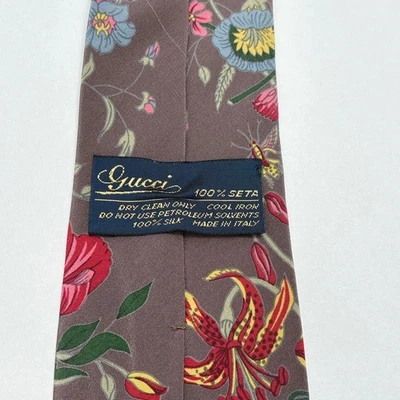 Corbata Gucci Seda Flor Logo Colorido Patrón Floral Hecha en Italia Usada Foto 1 de 4