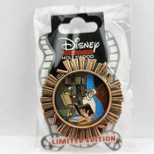Disney D23 Expo 2024 DSSH DSF Círculo de Libros Prendedor Espada Merlín en la Piedra - Imagen 1 de 2