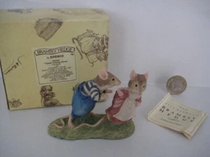 NEW BOXED BRAMBLY HEDGE BY ENESCO 626503 TEASEL CHASING CLOVER - Picture 1 of 17