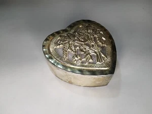Scatola Portagioie Cuore Decorata in Metallo Vintage 7x7x3 cm SCG1 - Picture 1 of 3