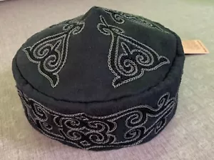 Cappello kazako fatto a mano taglia 56 ricamato a mano bellissimo motivo tradizionale - Foto 1 di 5