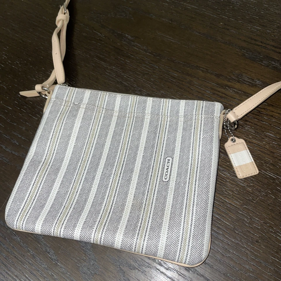 Coach 49249 Legacy Weekend Ticking Stripe Mediano Paquete Columpio Gris/Verde/Beige Foto 1 de 1