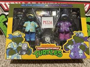 NECA Teenage Mutant Ninja Turtle Vacation Leonardo & Donatello TMNT PAQUETE DE 2 EN HN - Imagen 1 de 3