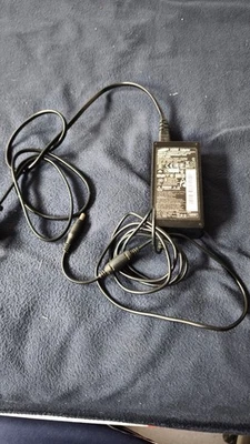 Samsung  A5814_DSM Notebook Netzteil 14 V / 4,143 A  [LB19] - Bild 1 von 3