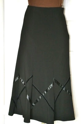 First Avenue Women's Size 12 Elasticated Waist Black Panelled & Lined  Skirt  - Image 1 of 3