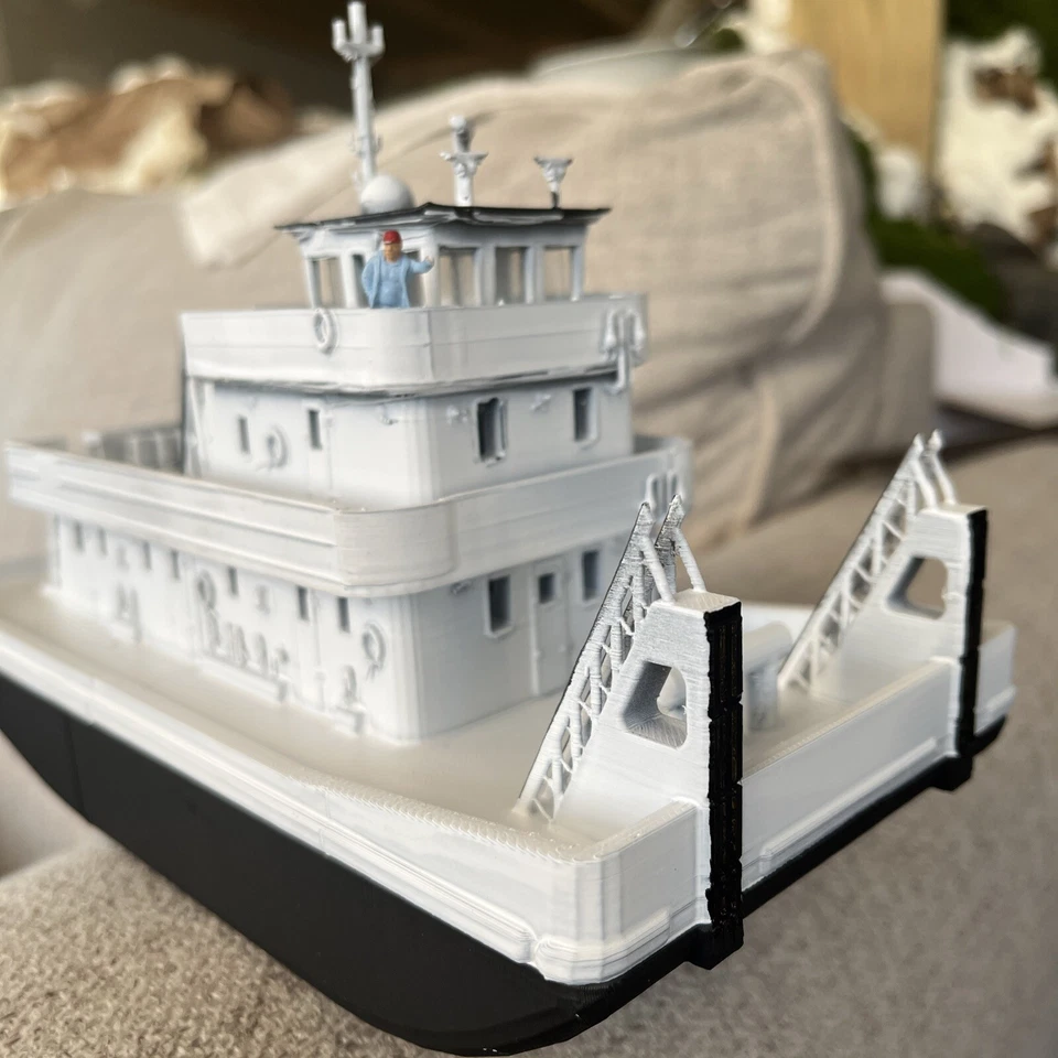 0 Scale River Tow Boat with 4 barges Unpainted, unassebled - Image 1 of 4