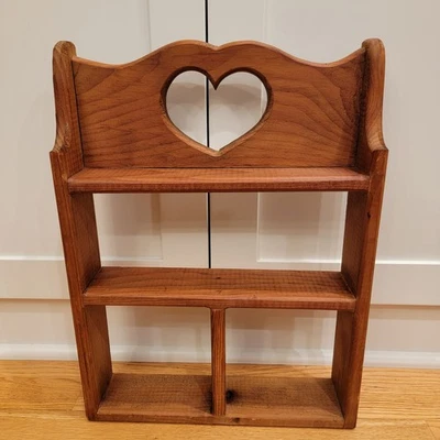 Деревянное сердце полка сердце 3 Cubbies 16 7/8 «высокий x 12 3/4» x 3 3/4» Cottagecore сосна - Изображение 1 из 4