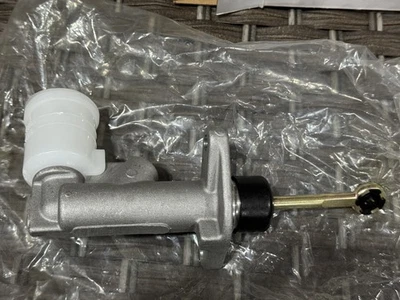 Cilindro maestro de embrague Napa 72117 para Chevrolet Corvette 1984-1988 NUEVO *LEER POR FAVOR Foto 1 de 3