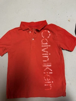 Polo rojo Calvin Klein para niños talla pequeña (8) Foto 1 de 2