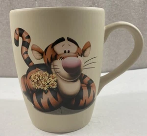 Disney Tigger Holding Daisies ceramic coffee Mug 5"H Winnie the Pooh - Picture 1 of 4