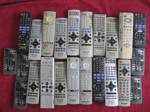 RESTPOSTEN x23 Panasonic TV DVD Fernbedienungen verschiedene getestet und gereinigt - Bild 1 von 1