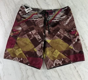 Mens VTG Y2K Tony Hawk Skate Surf Board Short Skull Skateboarder Graphic Size 36 - Picture 1 of 3