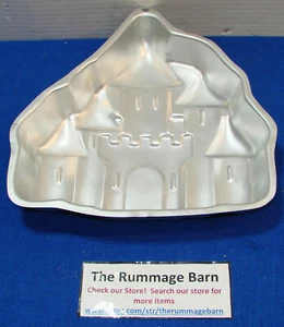 WILTON CASTLE CAKE PAN --- 2105-2031 --- birthday celebration fairytale - Picture 1 of 3