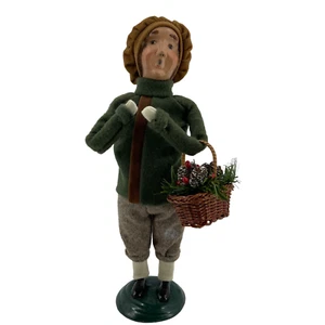 Byers Choice Caroler 1998 Mann mit Grünkorb Tannenzapfen Beeren Weihnachten - Bild 1 von 13