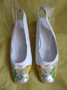 MISS TRE italy ballerines vintage petit talon 100% CUIR blanc or brodé T 36.5 - Picture 1 of 10