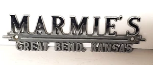 Insignia emblema de metal vintage Marmie's Great Bend Kansas concesionario de automóviles -GL387 - Imagen 1 de 3