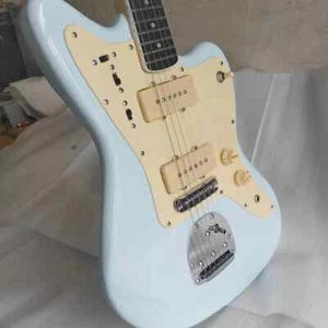 La guitarra eléctrica azul claro es de muy alta gama y elegante con una calidad superior - Imagen 1 de 7