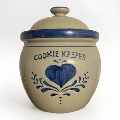 Tarro de barro esmaltado con sal, "Cookie Keeper" con corazón azul hogar dulce hogar Foto 1 de 4