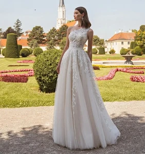 Elegante A-Linie Brautkleider One Shoulder Ärmellos Spitze Blumen Brautkleider - Bild 1 von 8