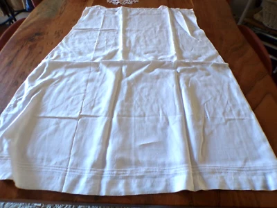Linge ancien Robe Nuisette  ancienne en linon  blanc avec broderies  A FINIR - Photo 1/4