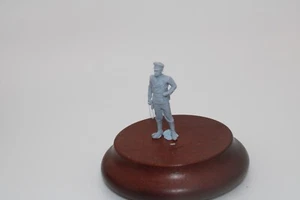 Peddinghaus -3 D Pression 1/48 48F076 Officier Debout Avec Jumelles De Main - Photo 1 sur 2