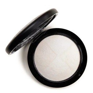 MAC MINERALIZE SKIN FINISH KAUM ANGEZOGEN VOLLE GRÖSSE 8G AUTHENTISCH NEU IM KARTON - Bild 1 von 1