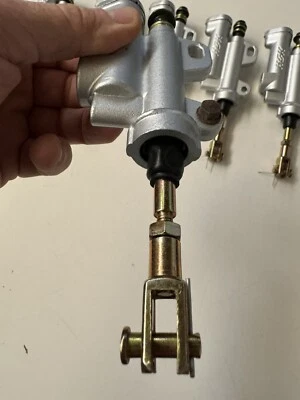 Pompa Freno Posteriore Honda Cr CRF CRFX. Monta Su Tutte Le Cilindrate. - Imagen 1 de 4