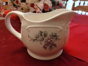 Pfaltzgraff Grapevine MEDIUM Gravy Boat/Pitcher Stoneware - Picture 1 of 9