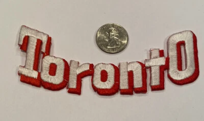 "��TORONTO" HIERRO BORDADO VINTAGE EN PARCHE BLANCO/ROJO ¡HERMOSO!  5"x 2" Foto 1 de 3