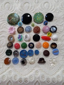 Lovely Lot Of 40 Vintage Glass Buttons Includes Realistic And Picture KM97 - Picture 1 of 11