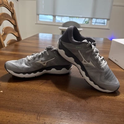 EXTREMELY comfortable Mizuno Running Shoes Women's Size 8 - Image 1 of 4