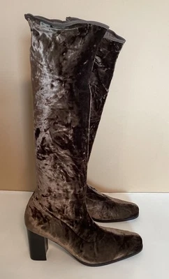 Botas vintage Martinez Valero para mujer marrón talla 8 1/2 terciopelo aplastado hasta la rodilla  Foto 1 de 4