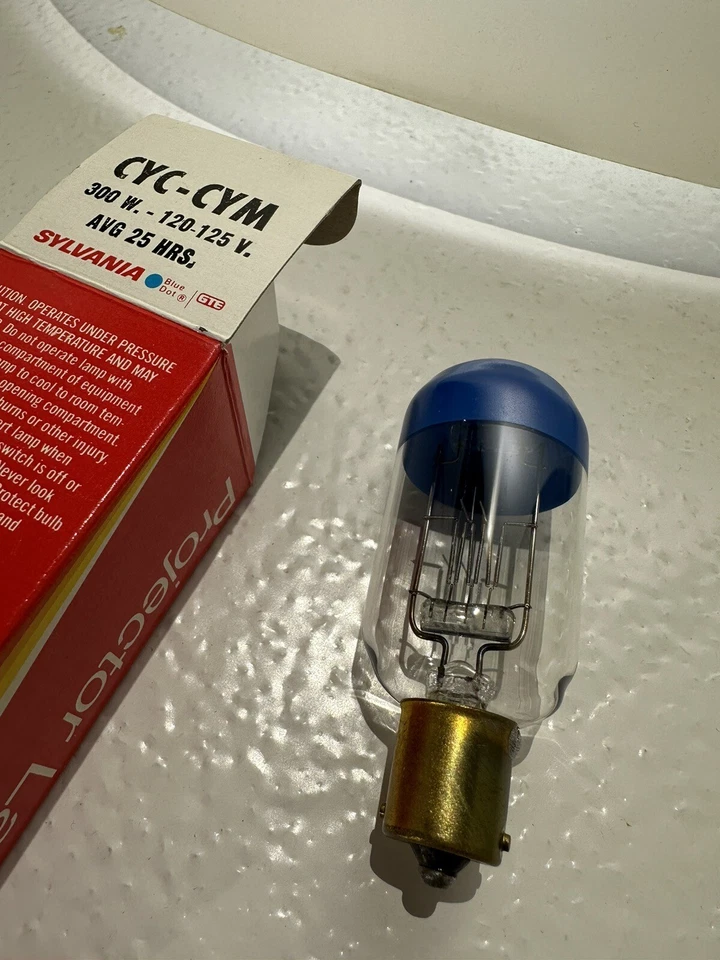 CYC CYM проектор лампа проекции лампа 115v 300 Вт, новый из старых запасов Sylvania бренд - Изображение 1 из 1