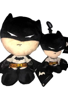 Nuevo Juego de 2 Peluche DC Coleccionable Batman 8” y Peluche Clip-on 5.5” Se7en20 - Imagen 1 de 3