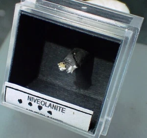 RARE RICH NIVEOLANITE Crystals Fine Mineral Specimen Mont Saint Hilaire QC CA - Picture 1 of 5