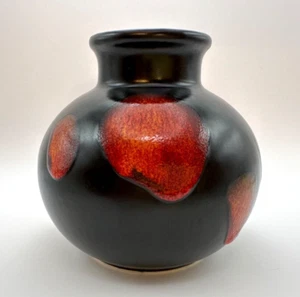 Studiokeramik Poole Vase schwarz rot Lava englische Kunst rund Herbstfarben Flamme - Bild 1 von 14