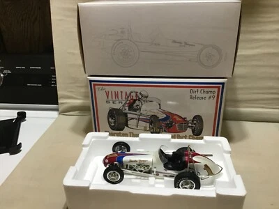 ЛИТАЯ МОДЕЛЬ FOYT AJ NO1 SHERATON THOMPSON NO9 ГРЯЗНЫЙ ЧЕМПИОН 2002 GMP 1/18 NO7629 - Изображение 1 из 4