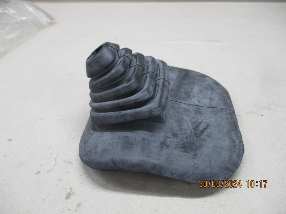 Manguito de cambio Opel Isuzu Campo Midi fuelle manguito palanca de cambios NUEVO orig. - Imagen 1 de 4