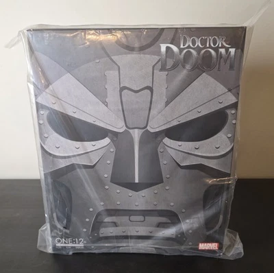 MEZCO One:12 Dr. DOOM nuevo sin abrir  Foto 1 de 4