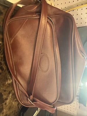 Vintage maroon travel bag with YKK zipper. AD - Image 1 of 4