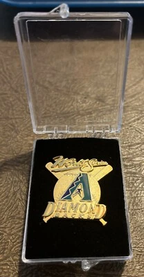 2001 WORLD SERIES Pin new in original box ARIZONA DIAMONDBACKS New York Yankees - Image 1 of 3