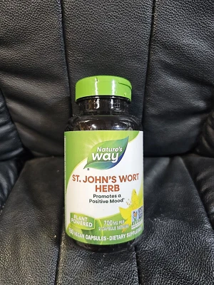 Erva de São João Natures Way Premium Herbal 350 mg por cápsula 180 ct - Imagem 1 de 2