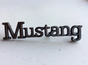 Vintage 1976 Ford Mustang Front Right Fender Emblem D47B-16B114-A  FREE SHIPPING - Bild 1 von 9