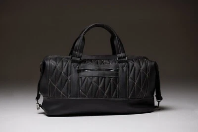 Bolso de cuero artificial hecho a mano personalizado elegante duradero para deportes, viajes, automóviles Foto 1 de 4