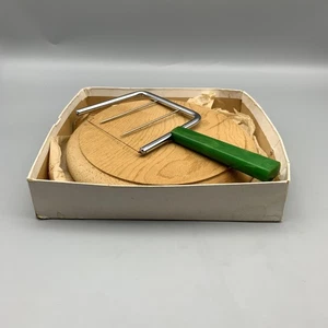 Vintage Bakelite Cheese Slicer & Wooden Cutting Board Set 8 Inch Round Kitchen - Picture 1 of 22