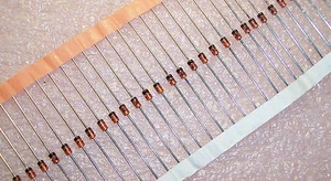 QTY (100) 1N4746A-TAP VISHAY DO-41 ZENER DIODES 18V 1.3W ROHS - Picture 1 of 2