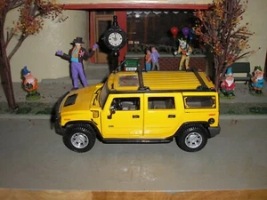 NICE VINTAGE MAISTO 1/27 HUMMER H2 Off Road SUV Yellow Free SHIPPING - Picture 1 of 5
