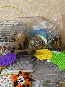 ENORME! Lote de ARTESANÍAS PERLER Bead - Cuentas, Varios Tableros Etc MÁS AÑADIDO Harry Potter - Imagen 1 de 12