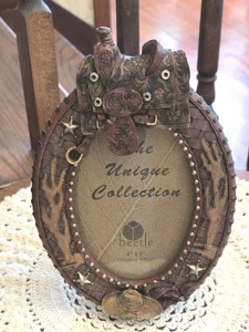 Western Cowboy Saddle Hat 4 x 6 Oval Resin Photo Frame Cactus Unique Collection  - Picture 1 of 7